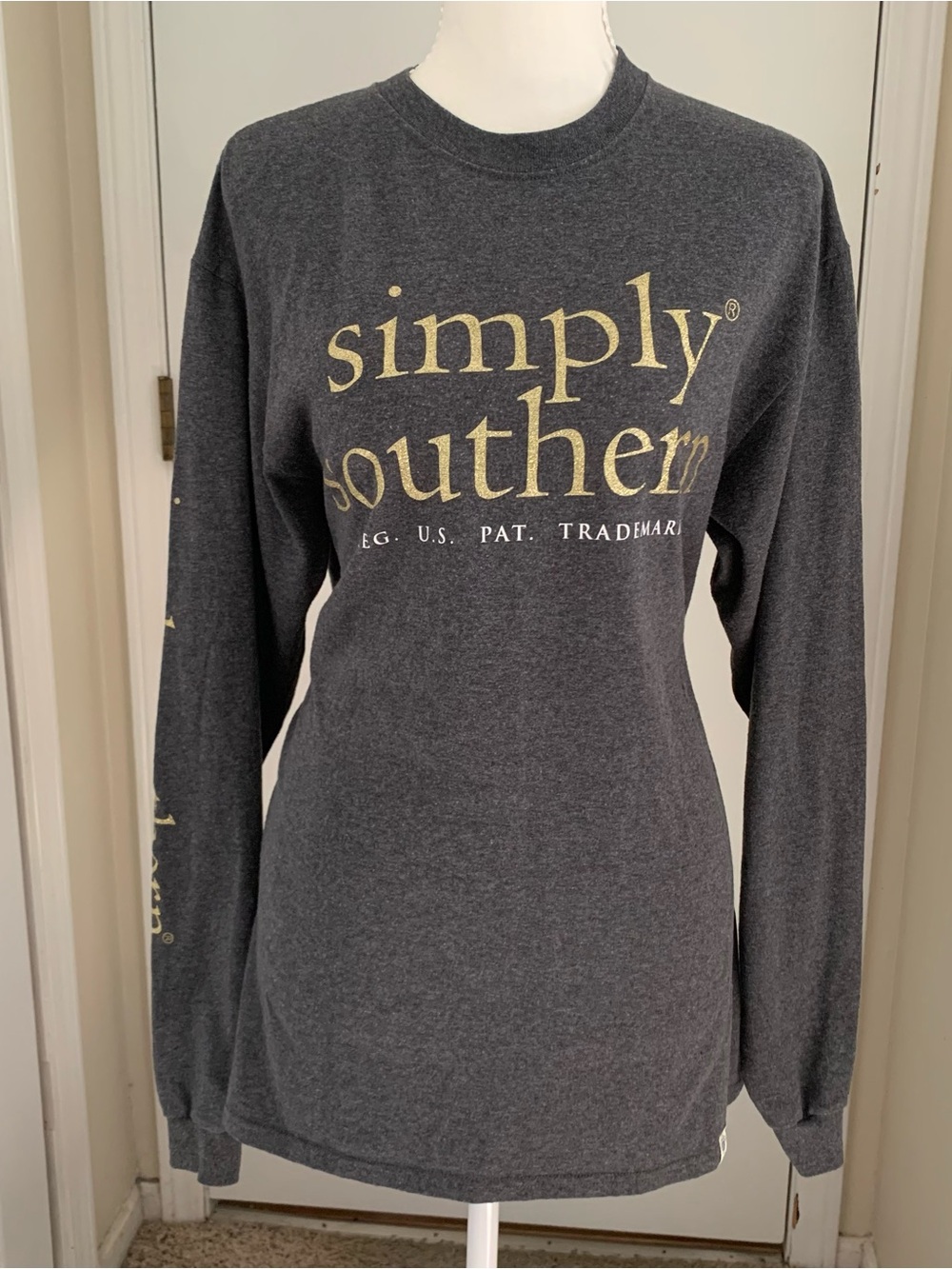 Simply Southern Christmas Shirt Santa Dog Graphic Gray Glitter Long Sleeve Sz M - Picture 2 of 11